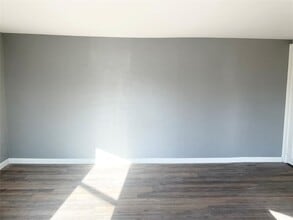 7515 Bayway Dr in Baytown, TX - Building Photo - Building Photo