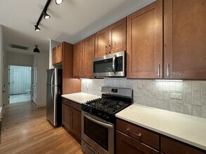 2740 N Spaulding Ave in Chicago, IL - Foto de edificio - Building Photo