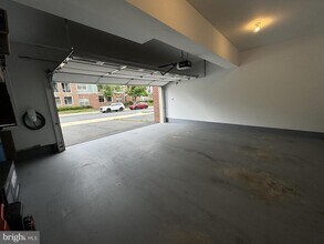 22461 Windsor Locks Square in Ashburn, VA - Building Photo - Building Photo