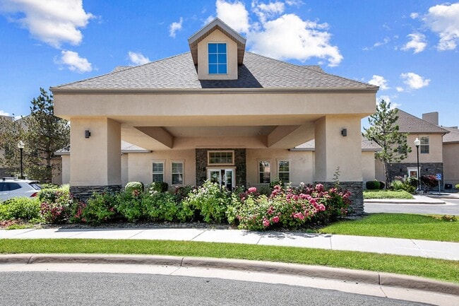Rose Cove Apartment Homes in Farmington, UT - Foto de edificio - Building Photo