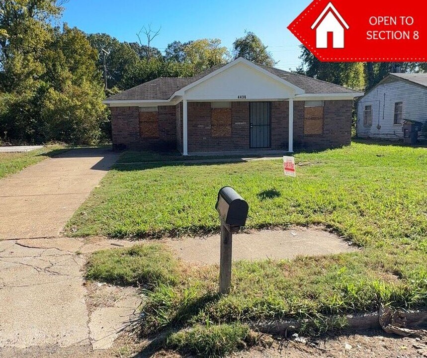 4436 Suncrest Dr in Memphis, TN - Building Photo