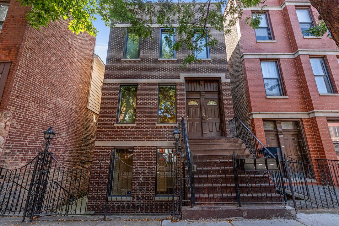 1147 W Taylor St, Unit 1 in Chicago, IL - Building Photo