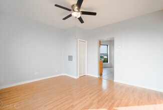 2418 N Clybourn Ave in Chicago, IL - Building Photo - Building Photo