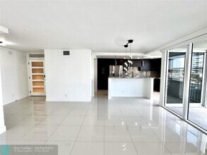 2800 E Sunrise Blvd in Fort Lauderdale, FL - Building Photo - Building Photo