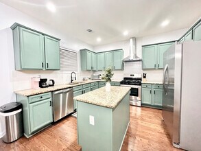 6046 Barker Landing NE in Sugar Hill, GA - Building Photo - Building Photo