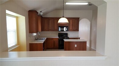 104 N Treasure Oaks Dr in Leander, TX - Building Photo - Building Photo