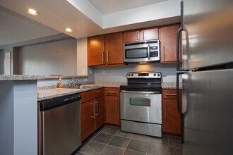 Lake Plaza in Knoxville, TN - Building Photo - Interior Photo