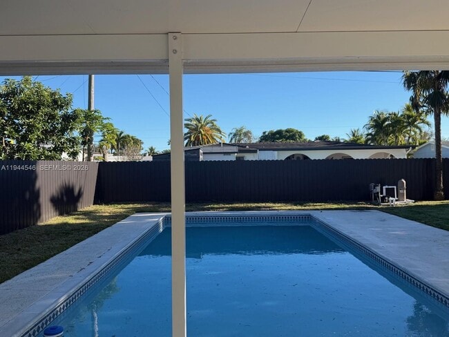 9900 Dominican Dr in Cutler Bay, FL - Building Photo - Building Photo