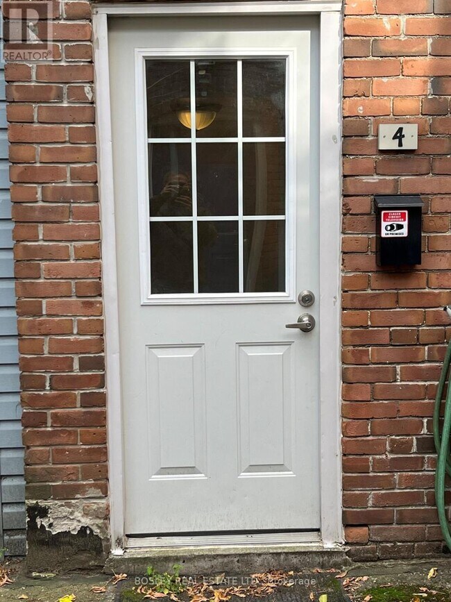 229 Woodbine Ave in Toronto, ON - Building Photo - Building Photo