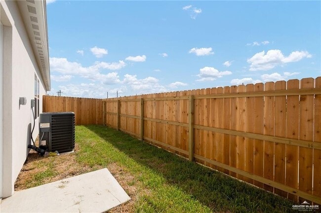 21 E Walnut Ave in McAllen, TX - Building Photo - Building Photo