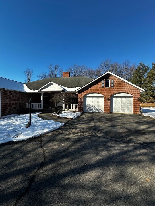 1250-1254 Evans City Rd in Evans City, PA - Building Photo