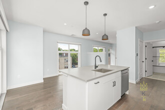 54 Auburn St, Unit #202 in Brookline, MA - Building Photo - Building Photo