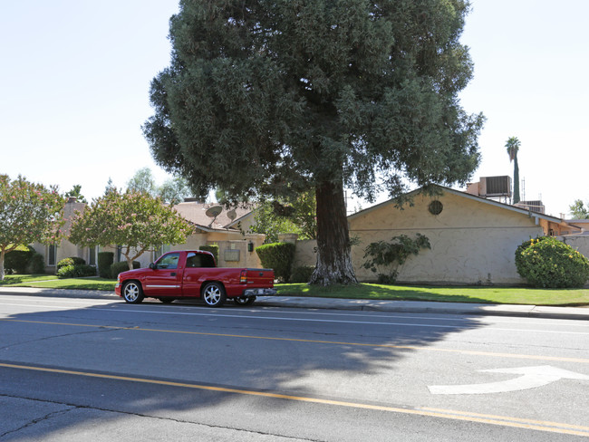 586 W Barstow Ave in Clovis, CA - Building Photo - Building Photo