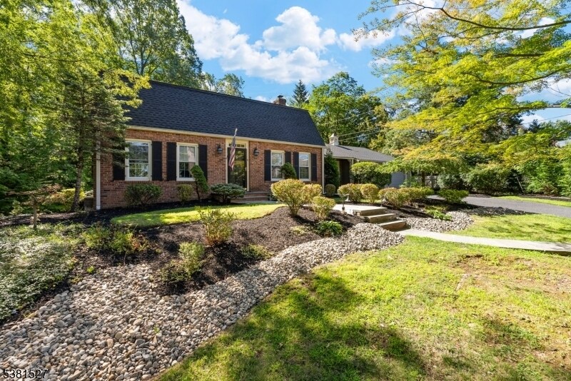 4 Johnson Dr in New Providence, NJ - Building Photo