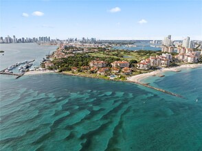 19133 Fisher Island Dr in Miami, FL - Building Photo - Building Photo