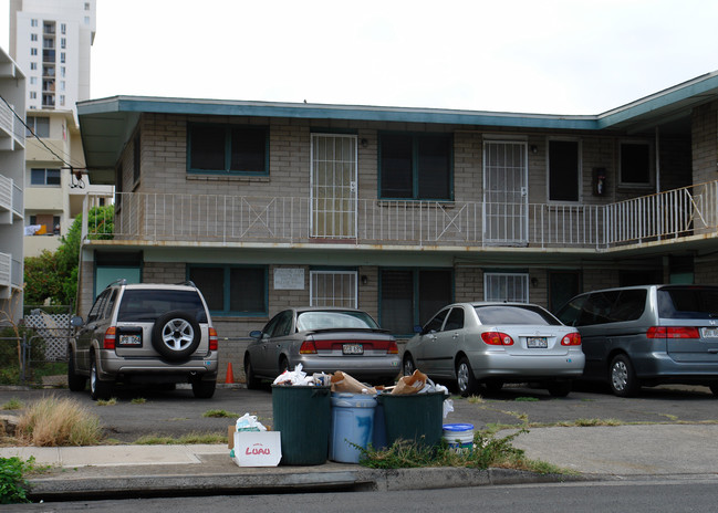 711 Olokele Ave in Honolulu, HI - Building Photo - Building Photo