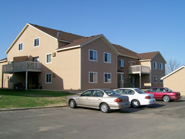 16615 Five Hawks Ave SE in Prior Lake, MN - Foto de edificio - Building Photo