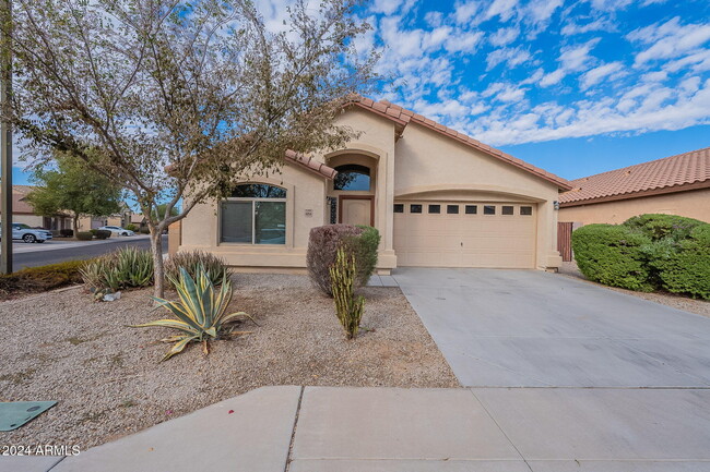 5054 S 235th Dr in Buckeye, AZ - Foto de edificio - Building Photo