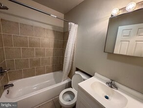 1615 W Westmoreland St in Philadelphia, PA - Building Photo - Building Photo