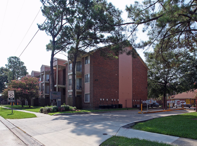 The Courtyard Apartments in Gretna, LA - Building Photo - Building Photo