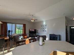 342 Helens Ln in Washougal, WA - Building Photo - Building Photo