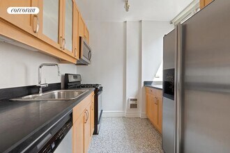 401 E 60th St in New York, NY - Building Photo - Building Photo