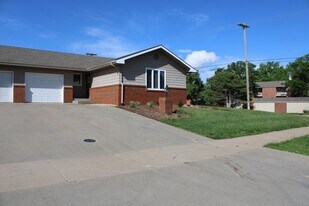 3300 Newbury St in Manhattan, KS - Building Photo