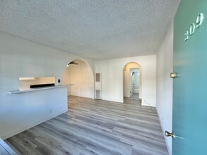 12504 Venice Blvd., Unit 209 in Los Angeles, CA - Building Photo - Building Photo