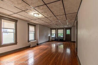 1027 Woodlawn St in Scranton, PA - Building Photo - Building Photo