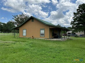 114 Shore Front Dr in Bastrop, TX - Building Photo - Building Photo