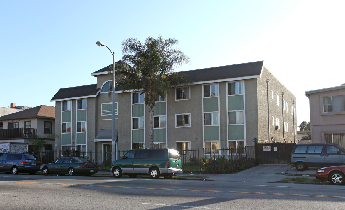 The Adams Apartments in Los Angeles, CA - Foto de edificio