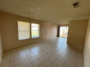 2108 Hinkle Ave in Killeen, TX - Foto de edificio - Building Photo
