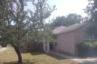 11343 Saratoga Coach in San Antonio, TX - Building Photo - Building Photo