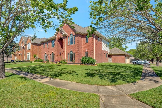 301 Winding Oak Ln S in League City, TX - Building Photo - Building Photo