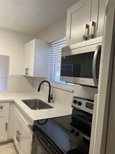 1004 SW 8th St in Hallandale Beach, FL - Building Photo - Building Photo
