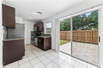 3358 NW 198th Terrace in Miami Gardens, FL - Foto de edificio - Building Photo
