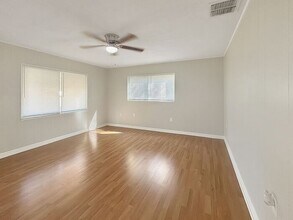 221 S Johns St in Mount Dora, FL - Building Photo - Building Photo