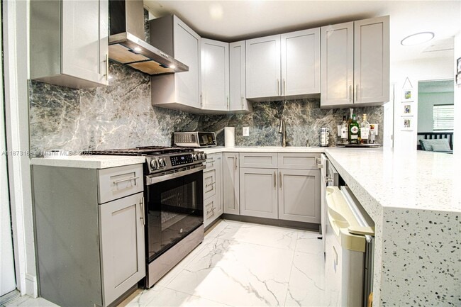 property at 5601 SW 38th St