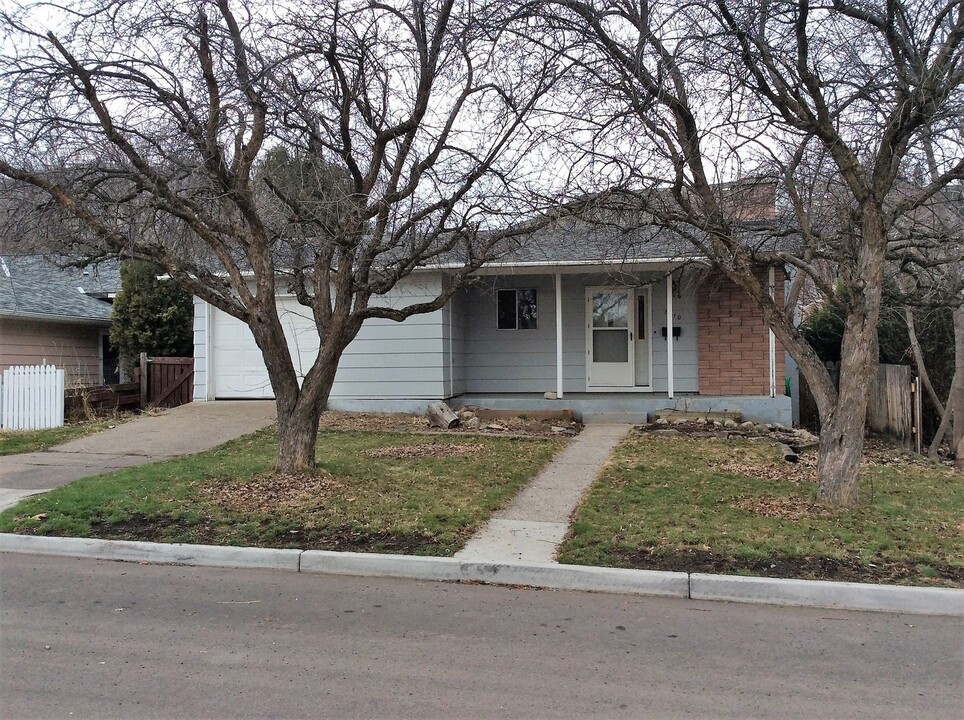 1610 Cedar St in La Grande, OR - Building Photo