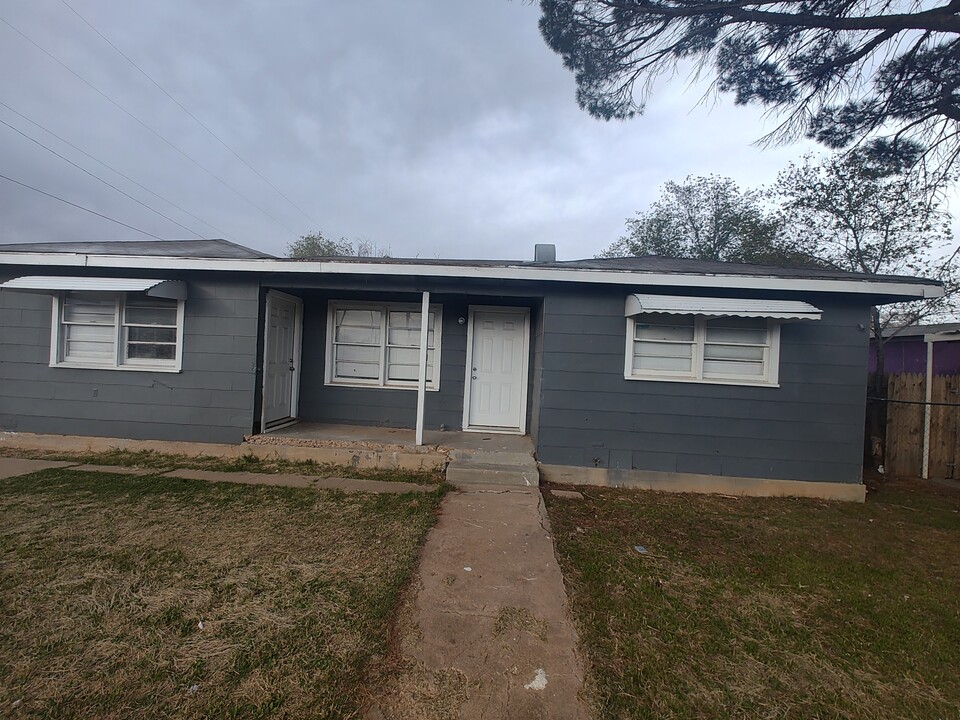 626 39th St in Lubbock, TX - Building Photo