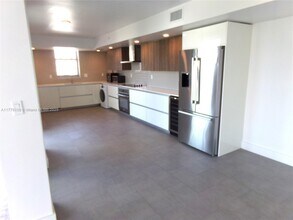 1025 92nd St, Unit 804 in Bay Harbor Islands, FL - Building Photo - Building Photo