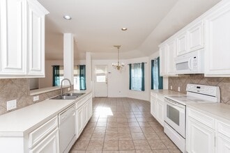 110 Smokey Lake Ln in Dickinson, TX - Building Photo - Building Photo