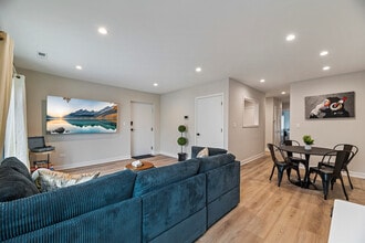 2342 W Touhy Ave in Chicago, IL - Building Photo - Building Photo