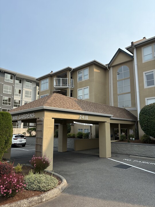 2410 Emerson St in Abbotsford, BC - Building Photo