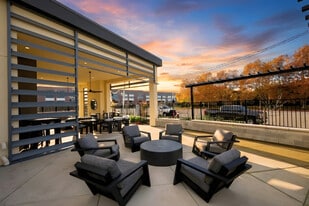 Medley Apartments in Sacramento, CA - Building Photo