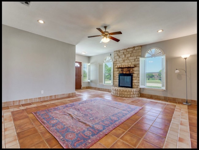 5075 FM 5 in Aledo, TX - Foto de edificio - Building Photo