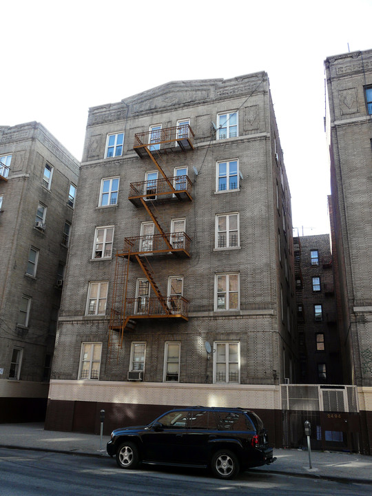 2494 Morris Ave in Bronx, NY - Building Photo