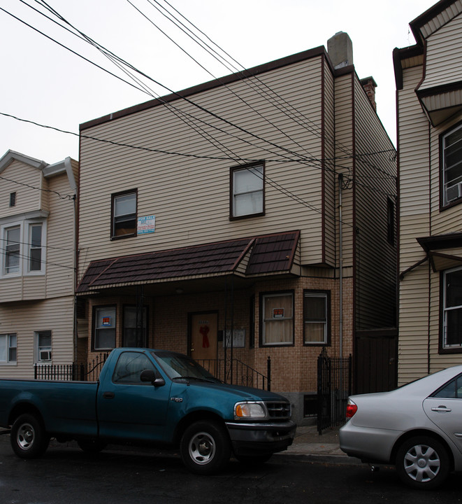 88 Highland Ave in Newark, NJ - Building Photo