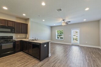 5817 Bay Pl in Panama City, FL - Building Photo - Building Photo