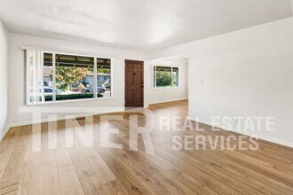 7400 Mooncrest Way in Sacramento, CA - Building Photo - Building Photo